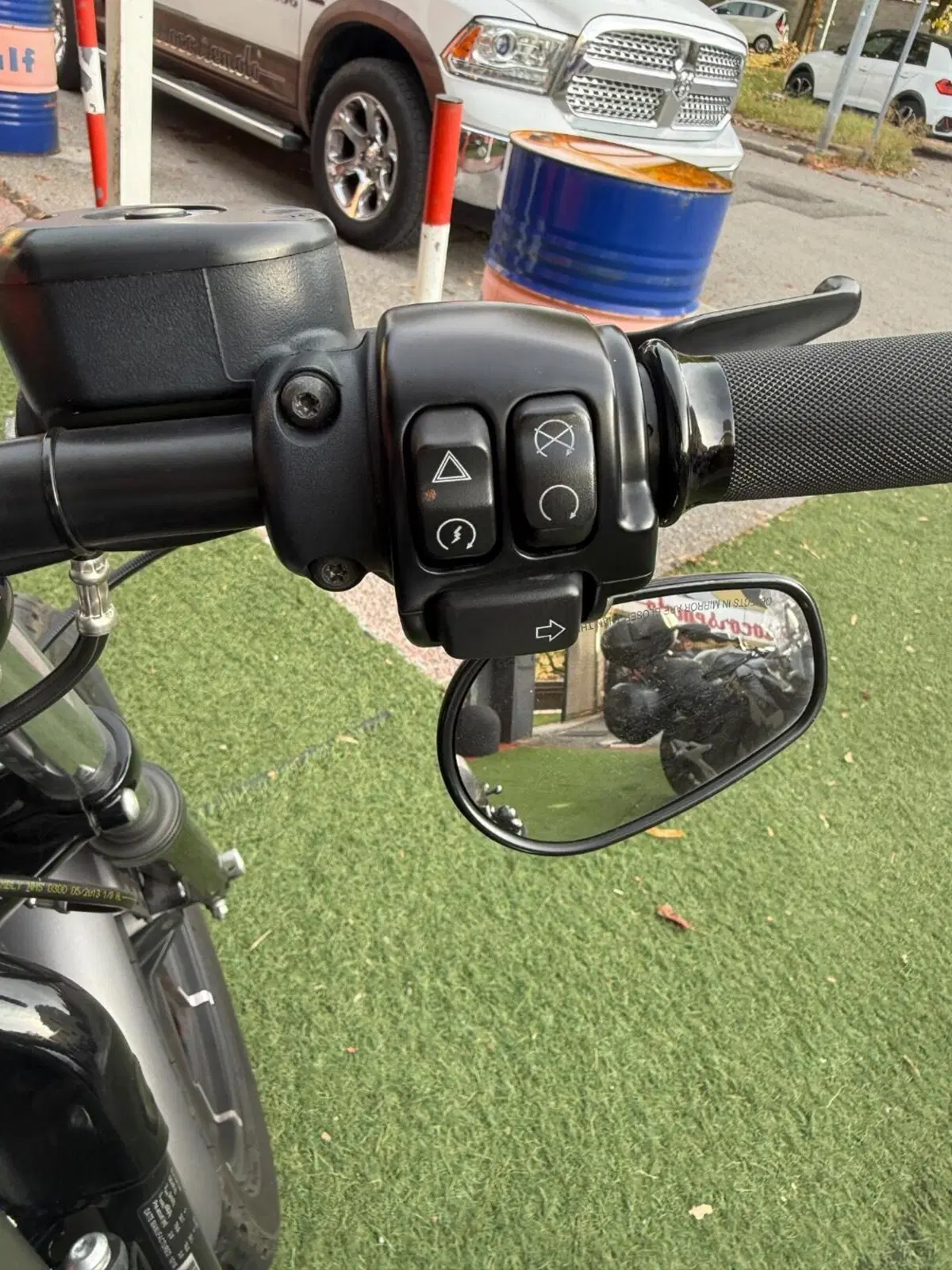 Harley-Davidson 883 Iron (2017 - 20) - XL 883N (16)