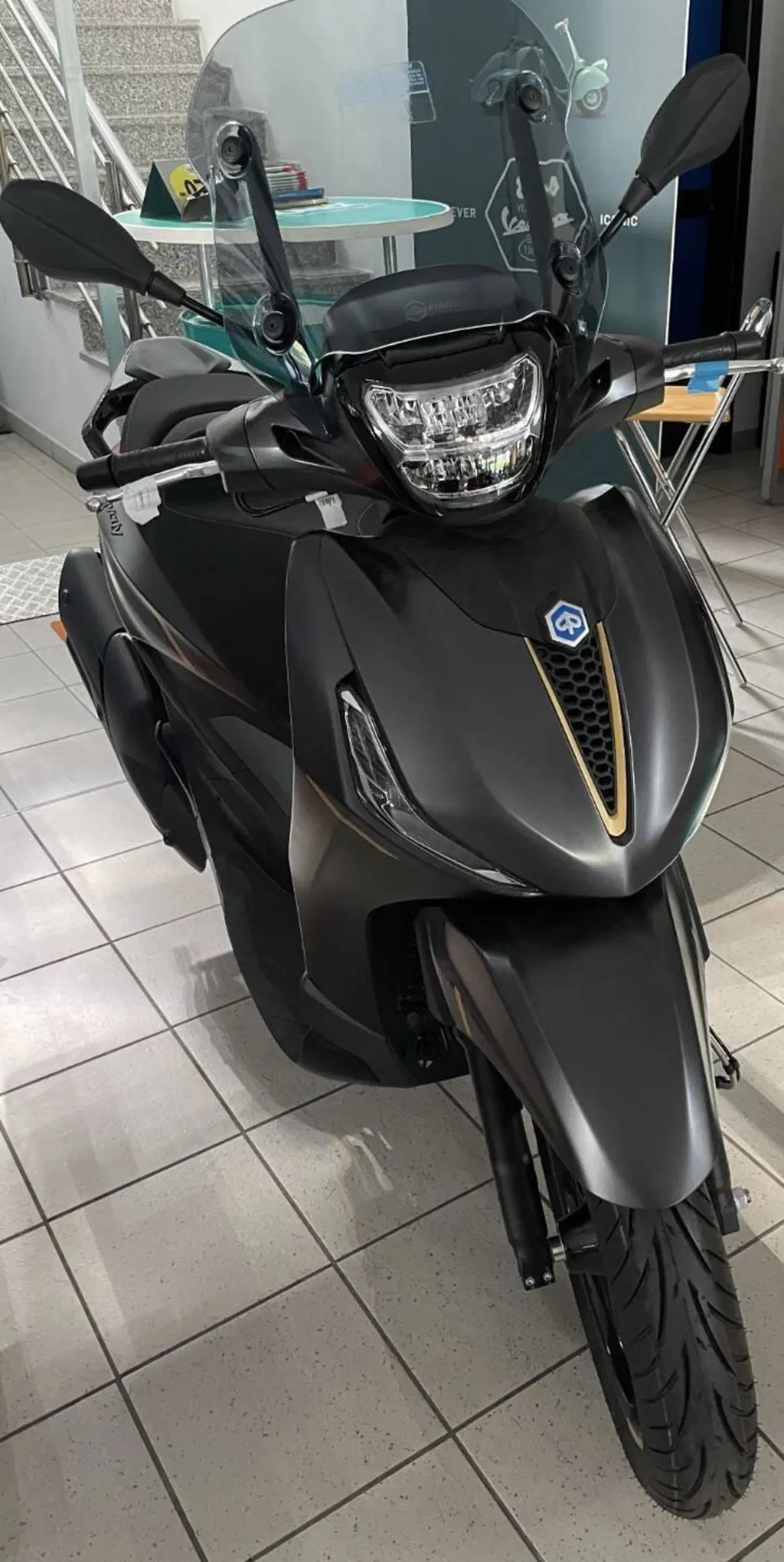 Piaggio Beverly 400 25th Anniversary (2026) (2)