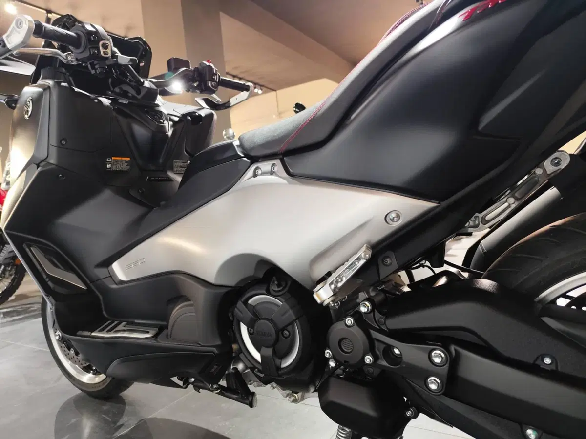 Yamaha T-Max 560 25th Anniversary (2026) (6)