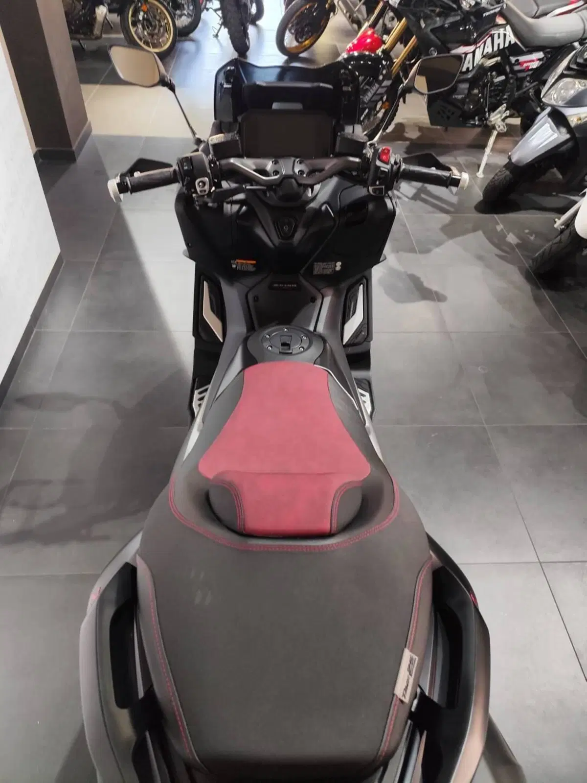 Yamaha T-Max 560 25th Anniversary (2026) (7)