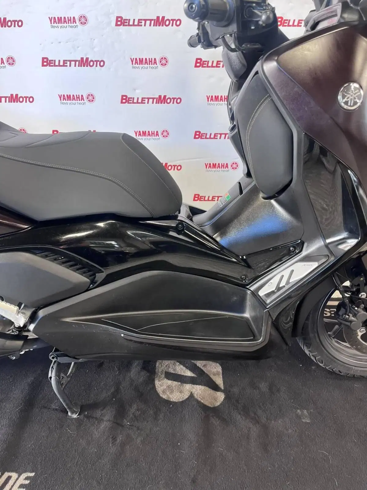 Yamaha X-Max 300 Tech Max (2021 - 24) (3)