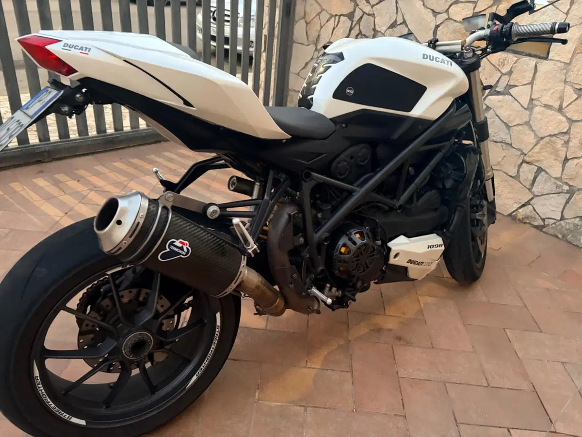 Ducati Streetfighter (2009 - 12) (3)