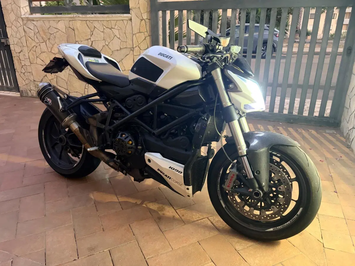 Ducati Streetfighter (2009 - 12) (4)