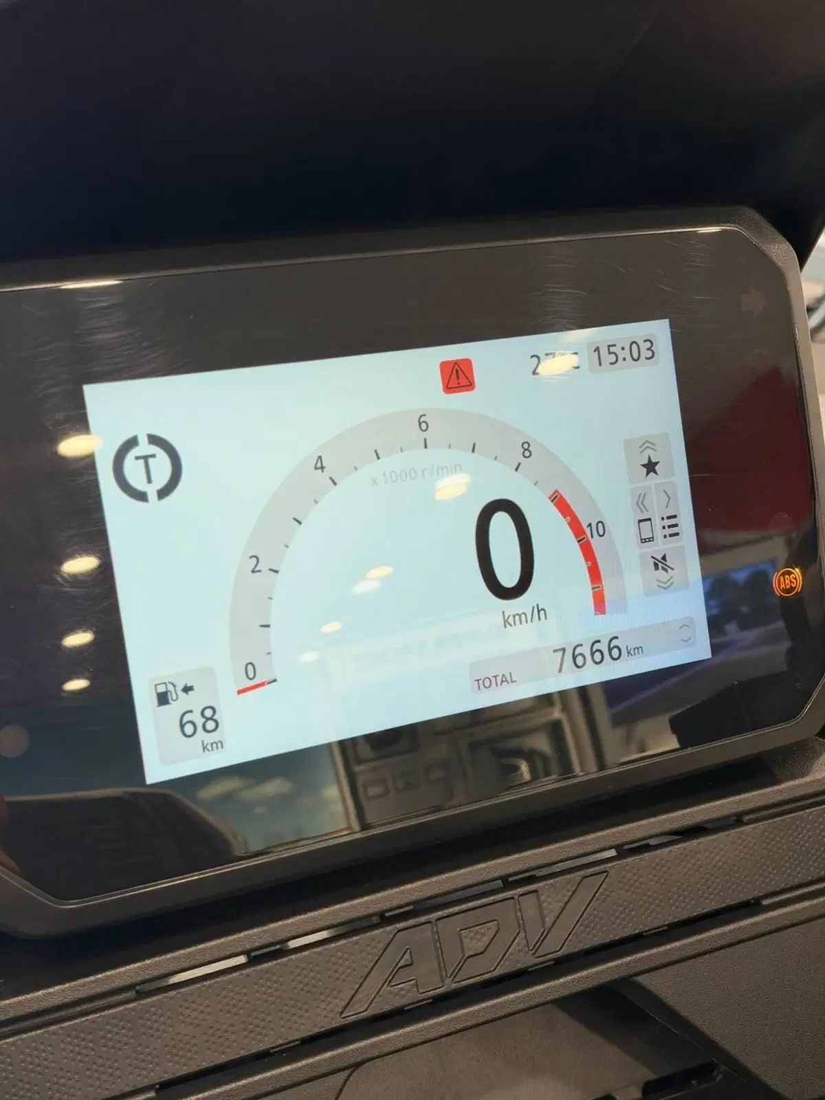 Honda ADV 350 Special Edition (2025 - 26) (13)