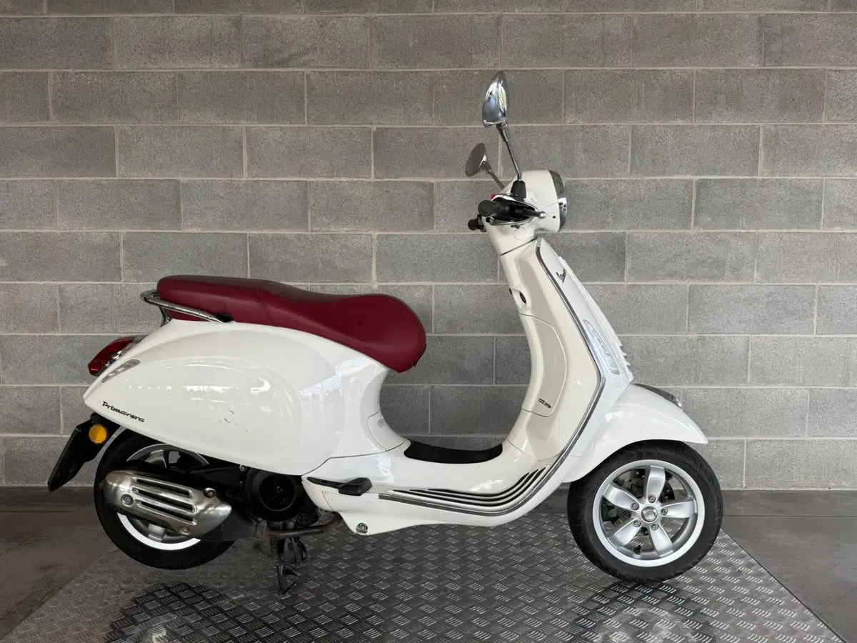 Vespa Primavera 125 3V ie (2014 - 16) (2)