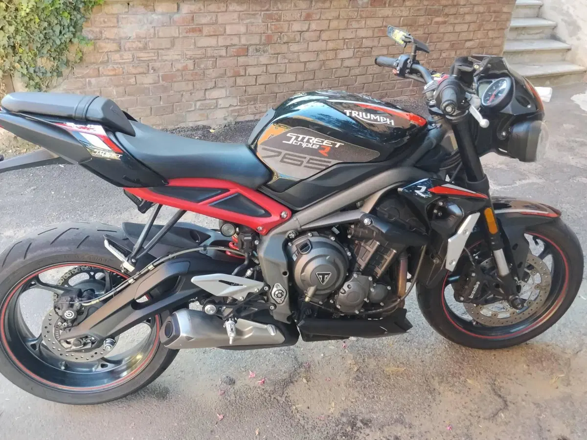 Triumph Street Triple R (2020 - 22) (2)
