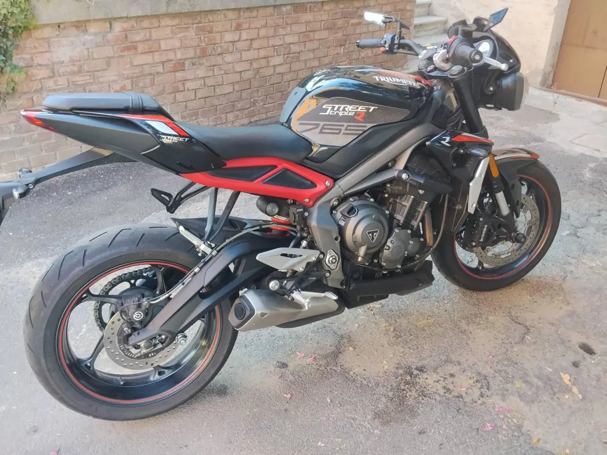 Triumph Street Triple R (2020 - 22) (4)