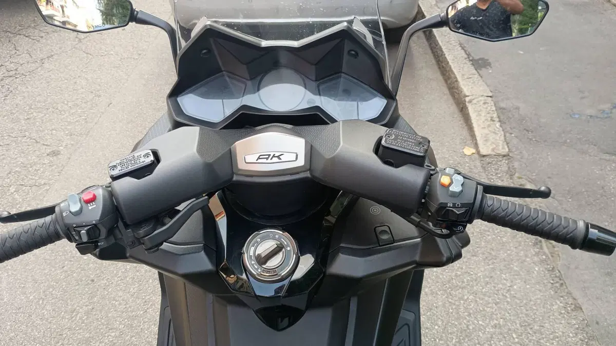Kymco AK 550 ETS (2021 - 26) (2)