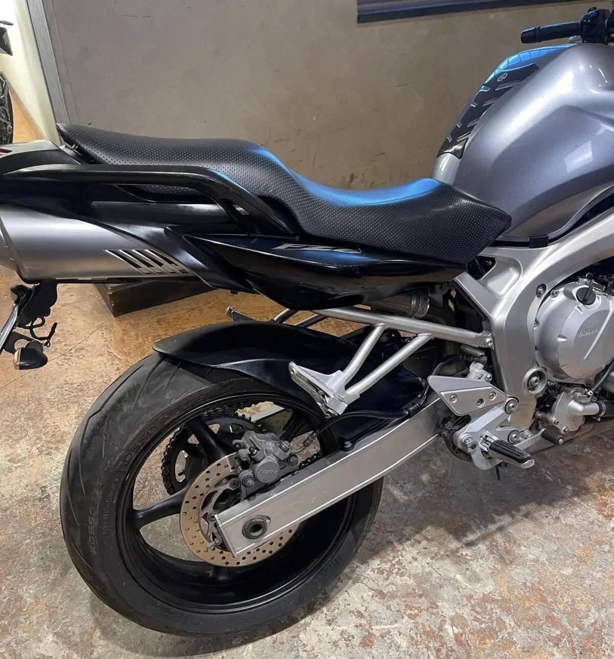 Yamaha FZ6 (2004 - 07) (11)