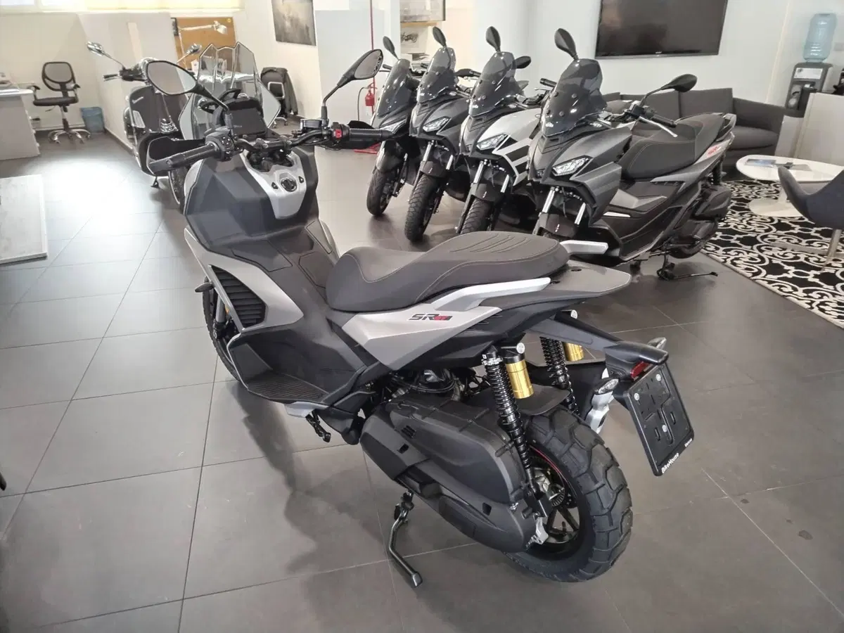Aprilia SR GT 400 (2026) (2)