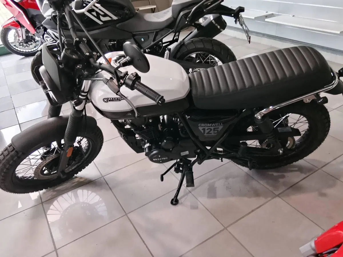 Brixton Motorcycles Cromwell 125 ABS (2021 - 26) (3)