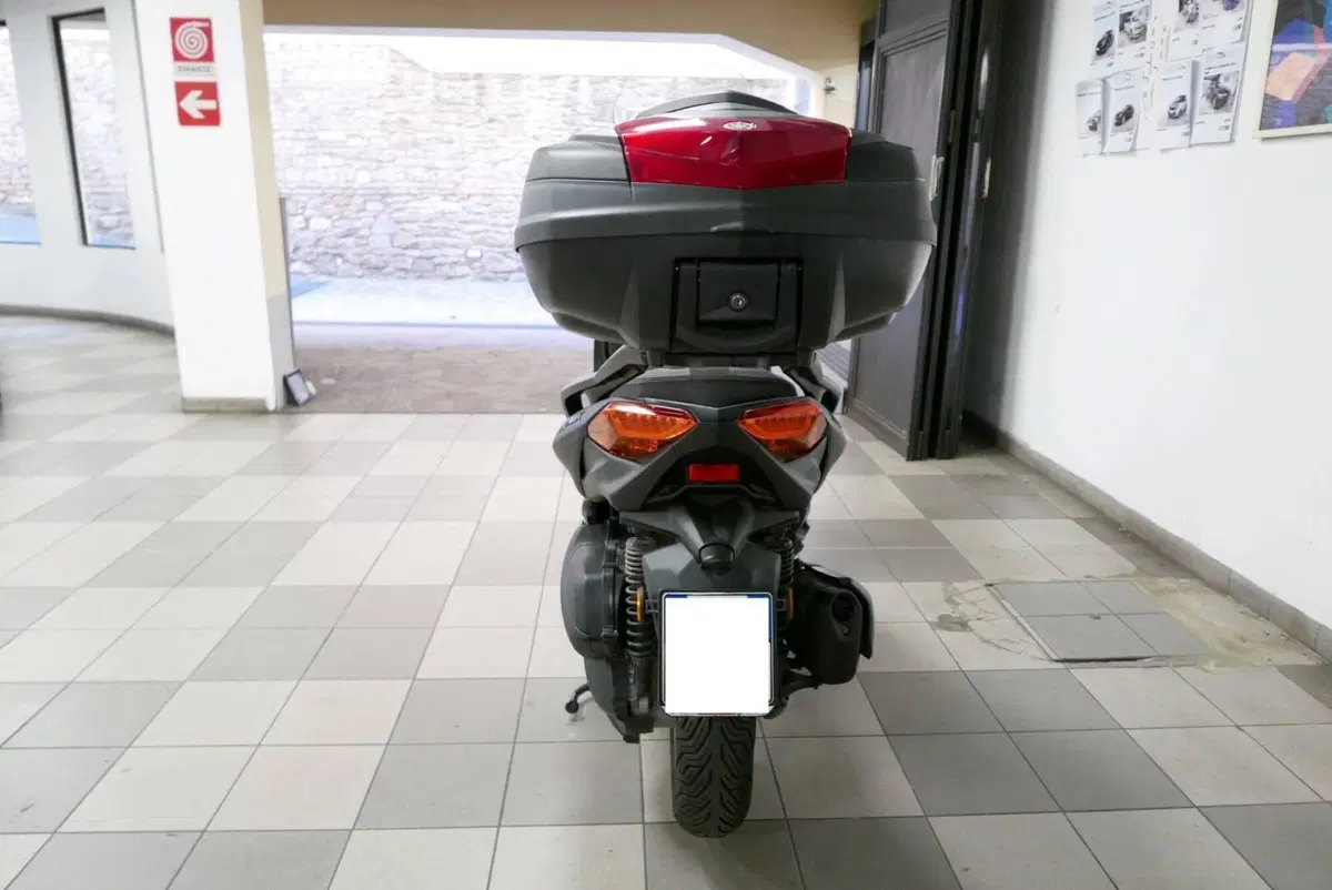 Yamaha X-Max 300 Tech Max (2021 - 24) (4)