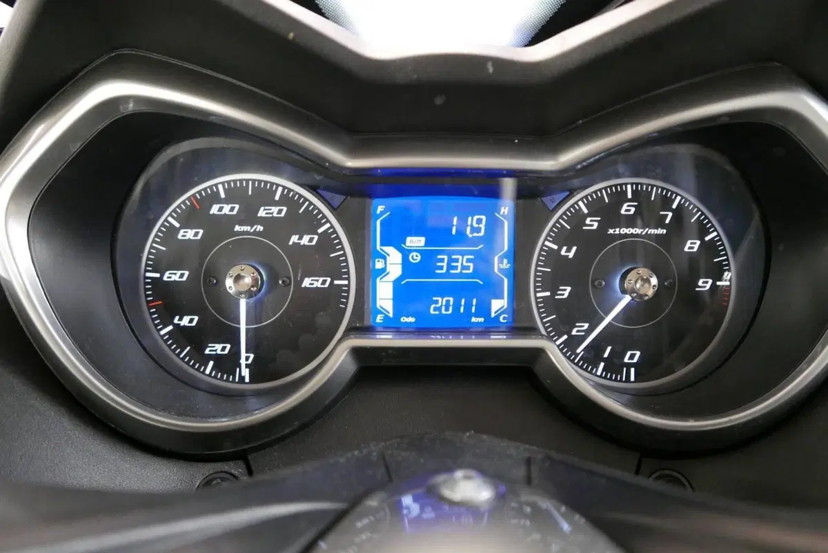 Yamaha X-Max 300 Tech Max (2021 - 24) (5)