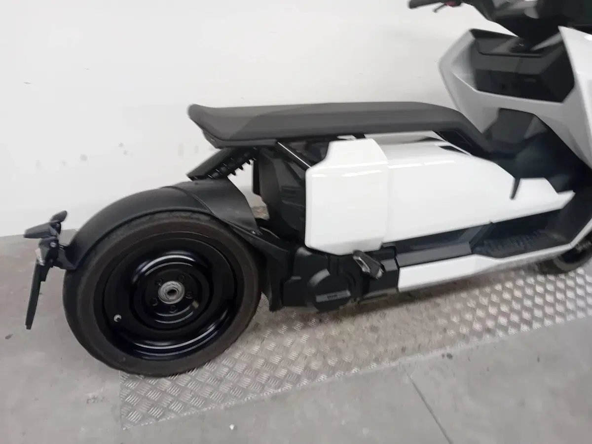 Bmw CE 04 (2021 - 25) (6)