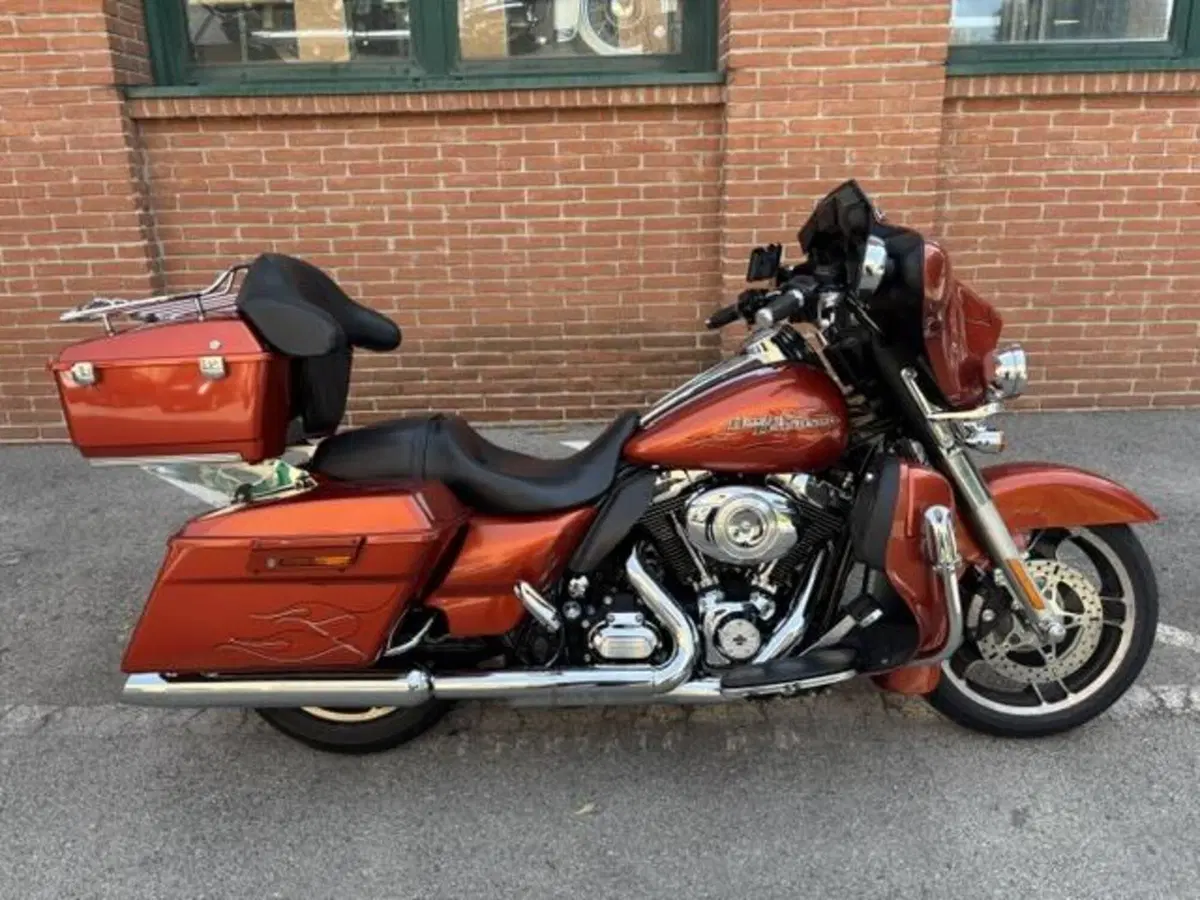 Harley-Davidson 1690 Street Glide (2011 - 13) - FLHX