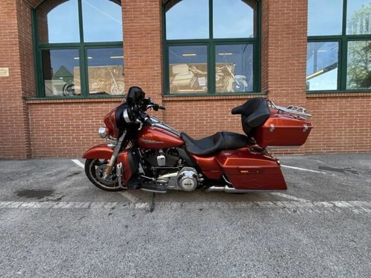 Harley-Davidson 1690 Street Glide (2011 - 13) - FLHX (2)