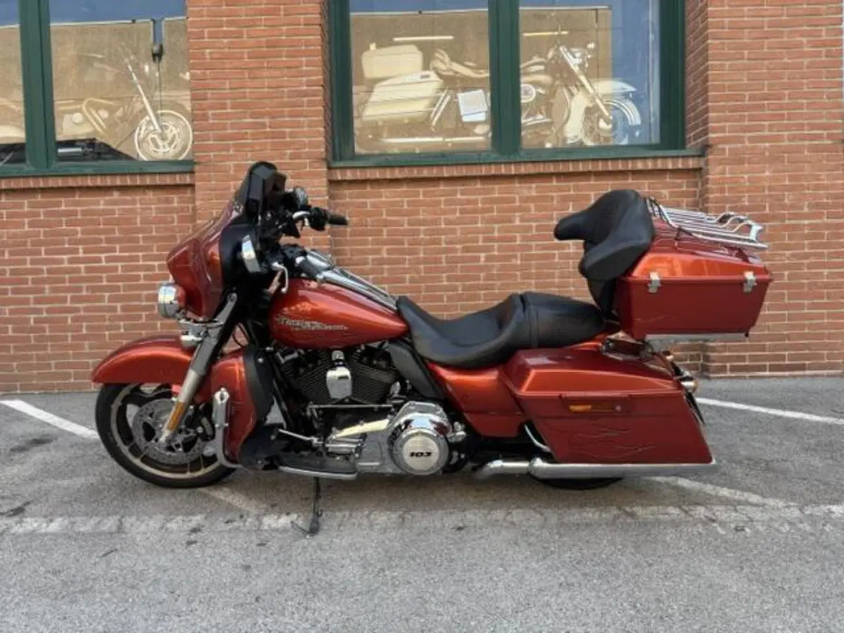 Harley-Davidson 1690 Street Glide (2011 - 13) - FLHX (3)