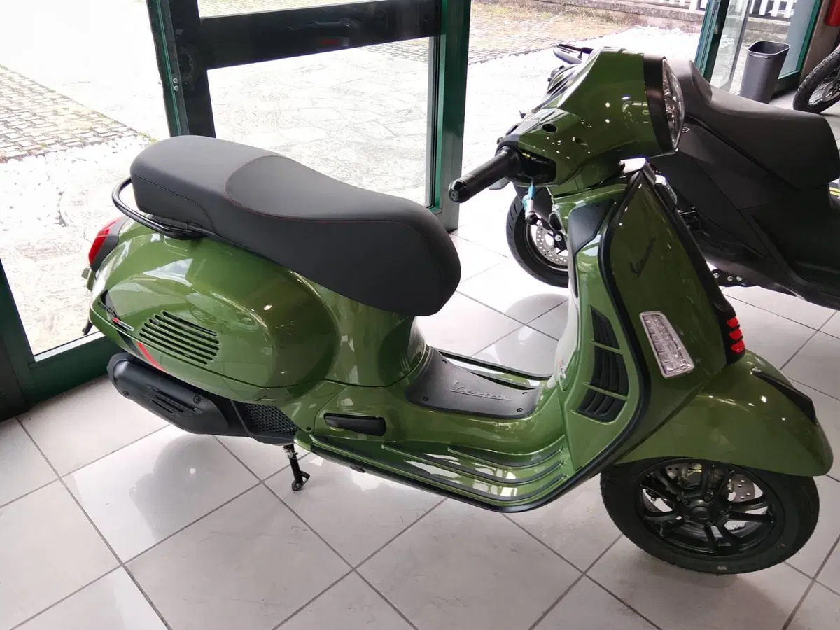 Vespa GTS 125 Supersport (2025 - 26) (2)