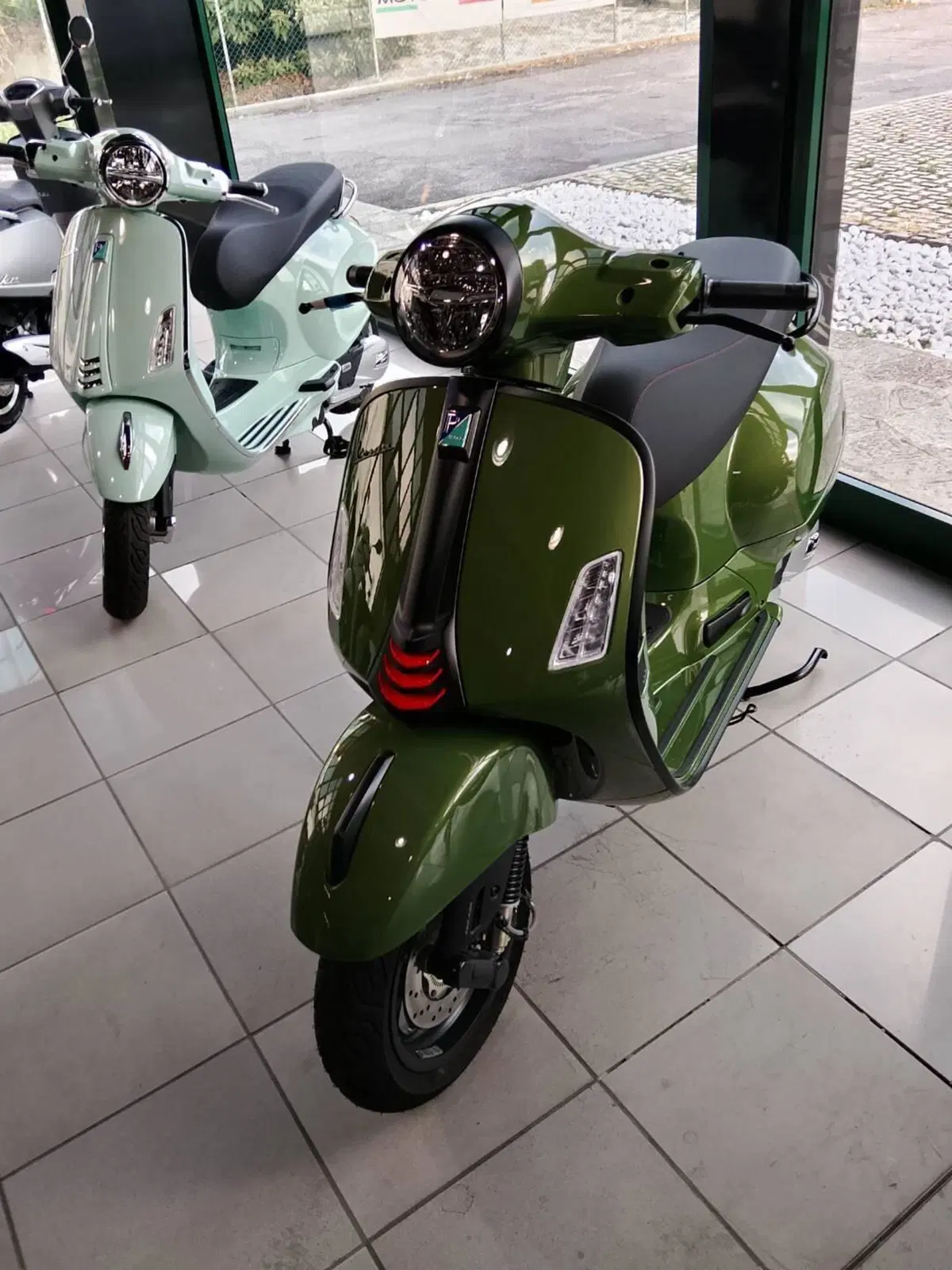 Vespa GTS 125 Supersport (2025 - 26) (3)