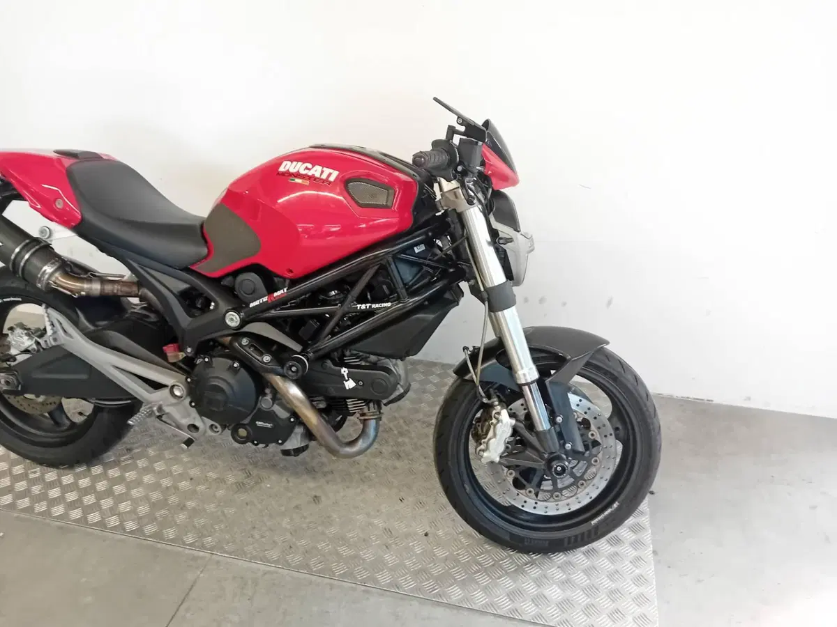 Ducati Monster 696 (2008 - 13) (7)
