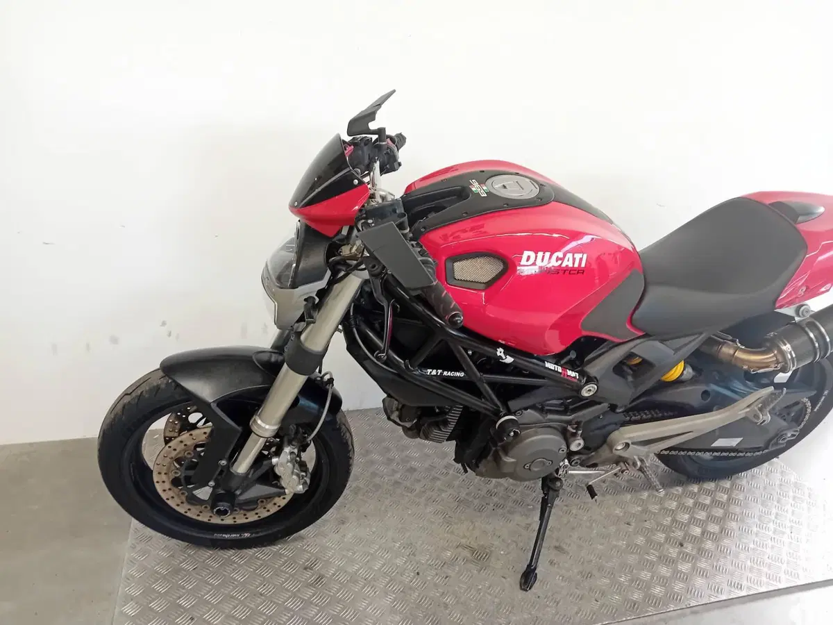 Ducati Monster 696 (2008 - 13) (4)