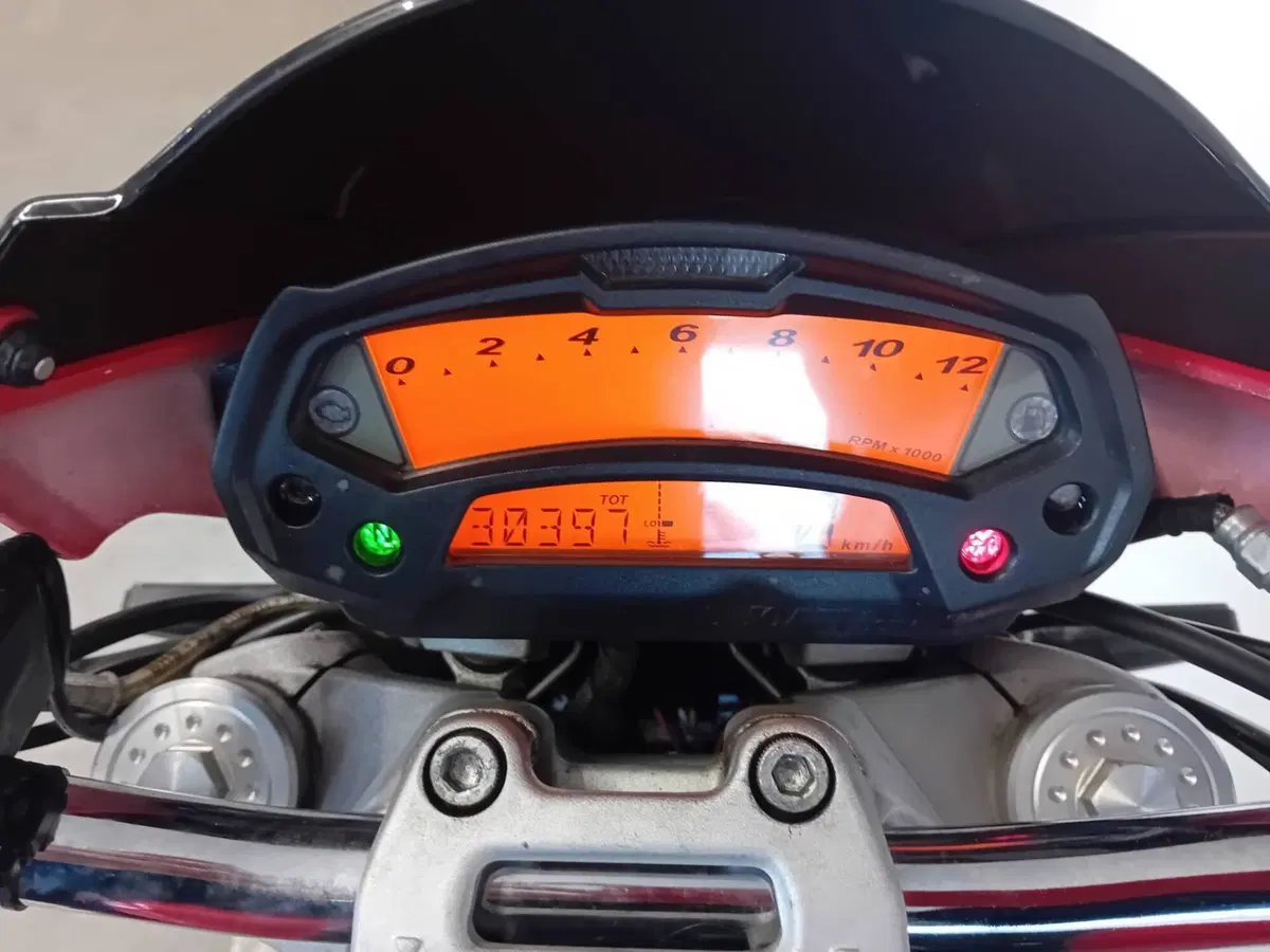 Ducati Monster 696 (2008 - 13) (3)