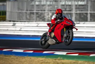 Ducati Panigale V4 S 2027: vola a 218 CV e toglie quasi mezzo secondo a Vallelunga. Ecco come [GALLERY]