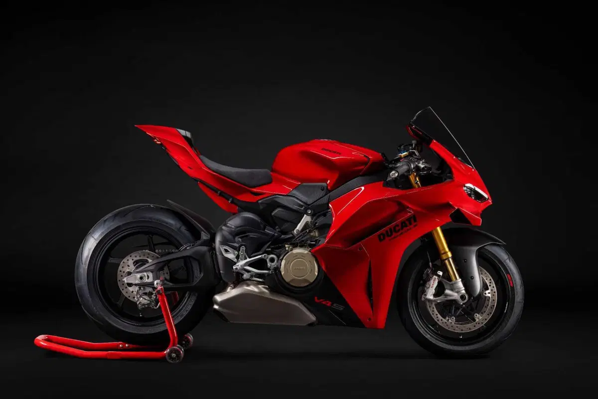 Ducati Panigale V4 S 2027: vola a 218 CV e toglie quasi mezzo secondo a Vallelunga. Ecco come [GALLERY] (4)