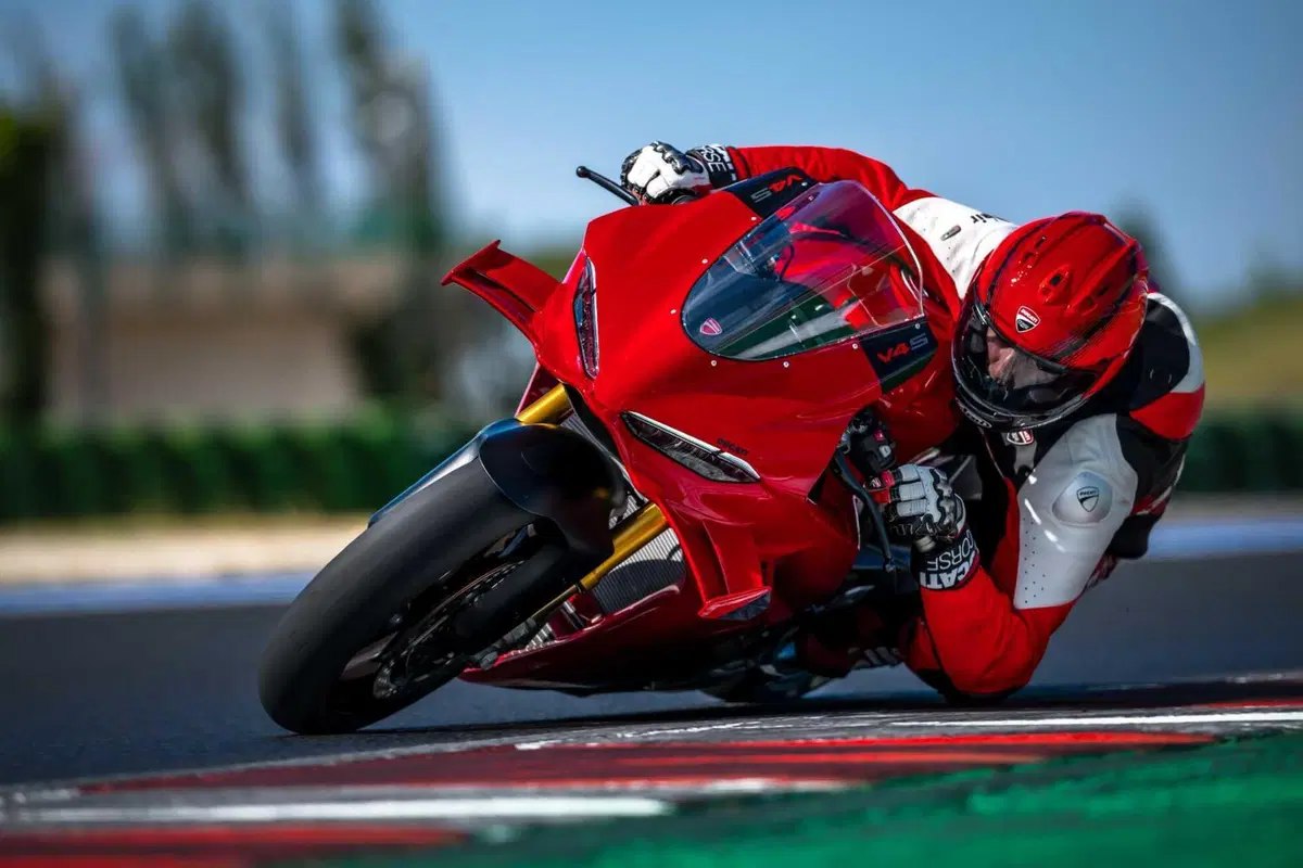 Ducati Panigale V4 S 2027: vola a 218 CV e toglie quasi mezzo secondo a Vallelunga. Ecco come [GALLERY] (5)