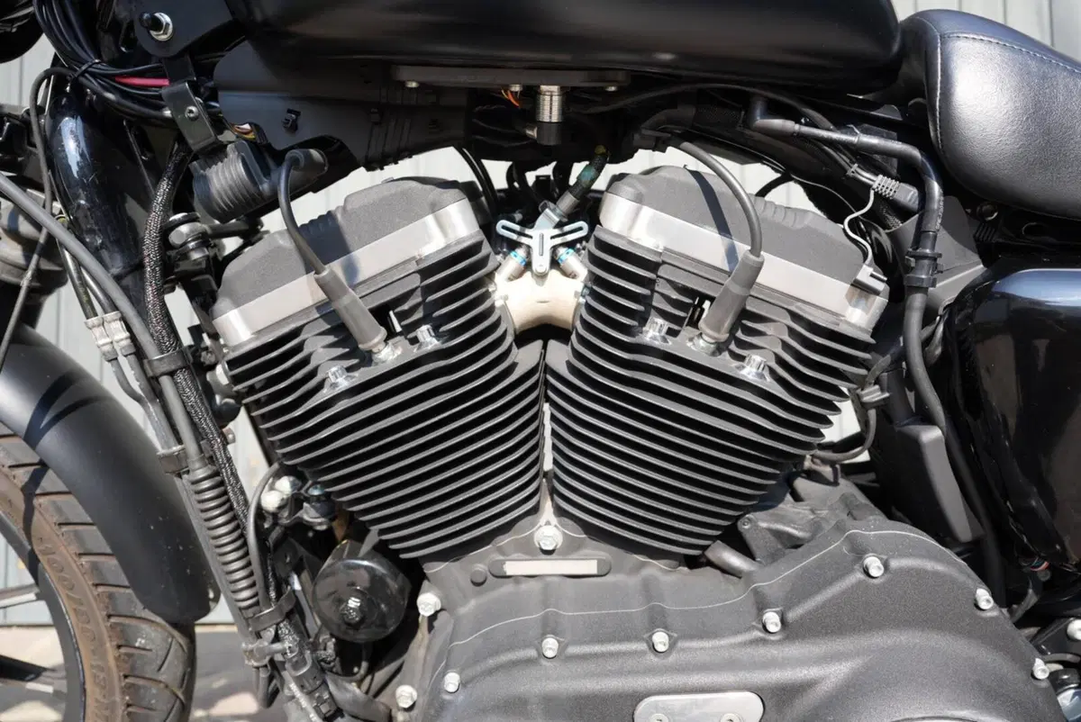Harley-Davidson 883 Iron (2014 - 16) - XL 883N (3)