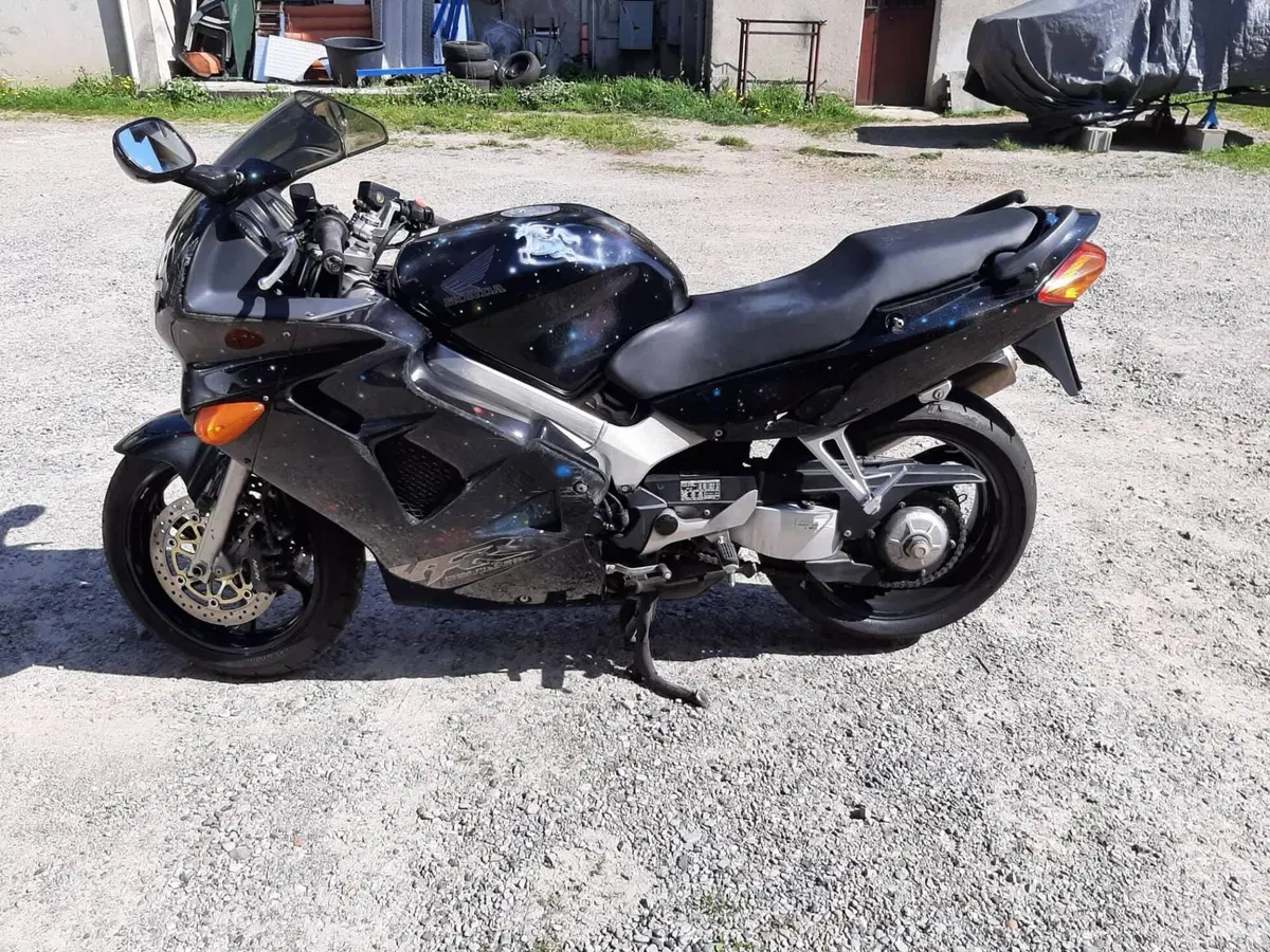Honda VFR 800 (1998 - 01) (2)
