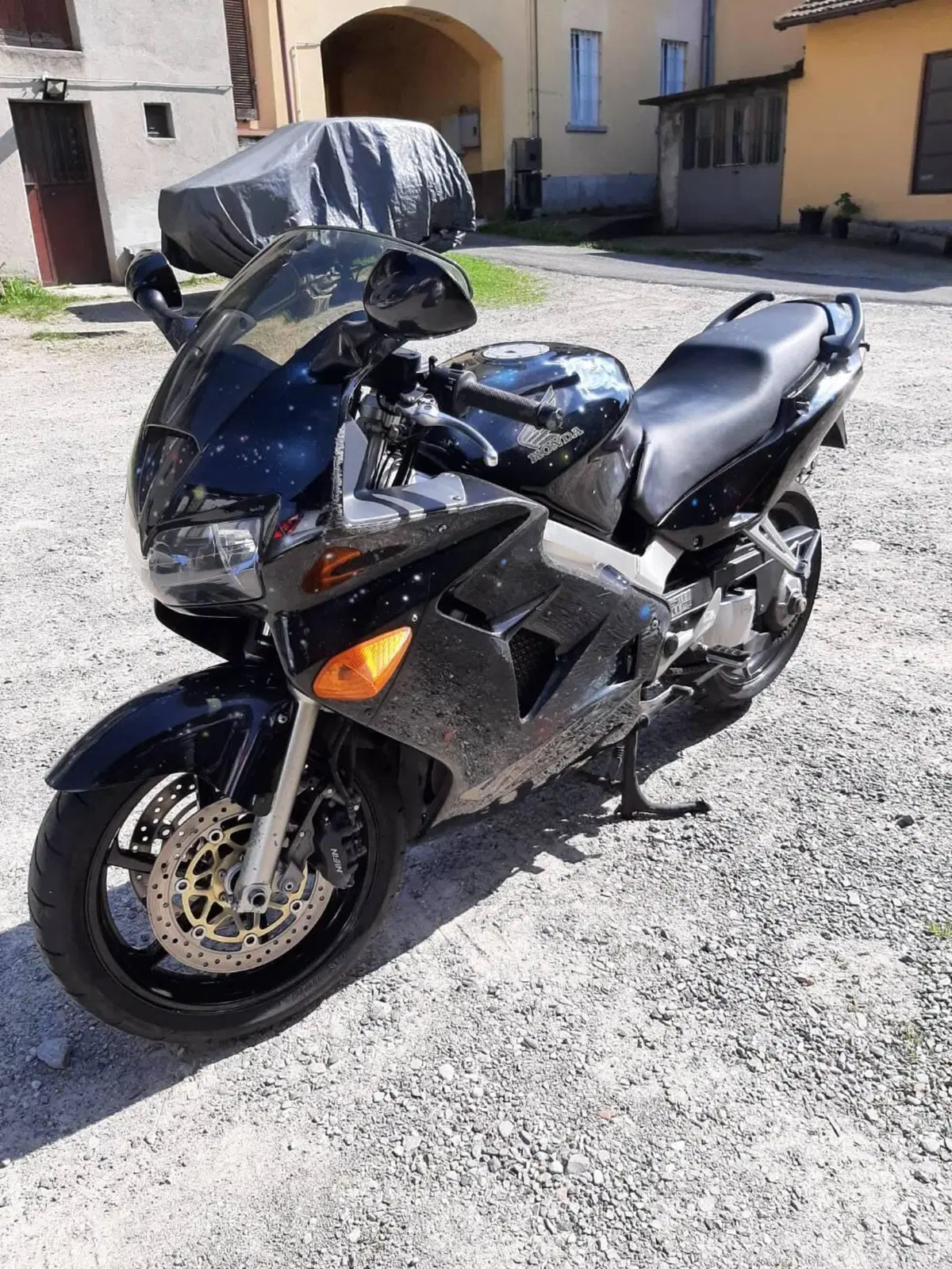 Honda VFR 800 (1998 - 01) (3)