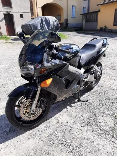 Honda VFR 800 (1998 - 01) usata
