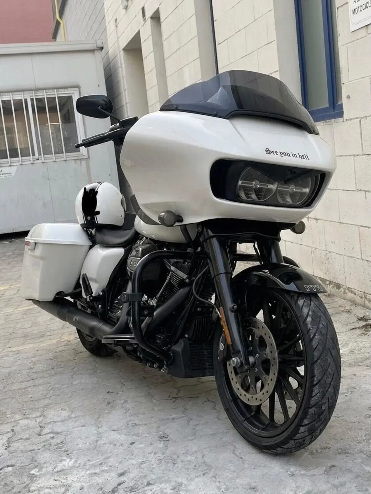 Harley-Davidson 107 Road Glide Special (2017 - 18) - FLTRXS (2)