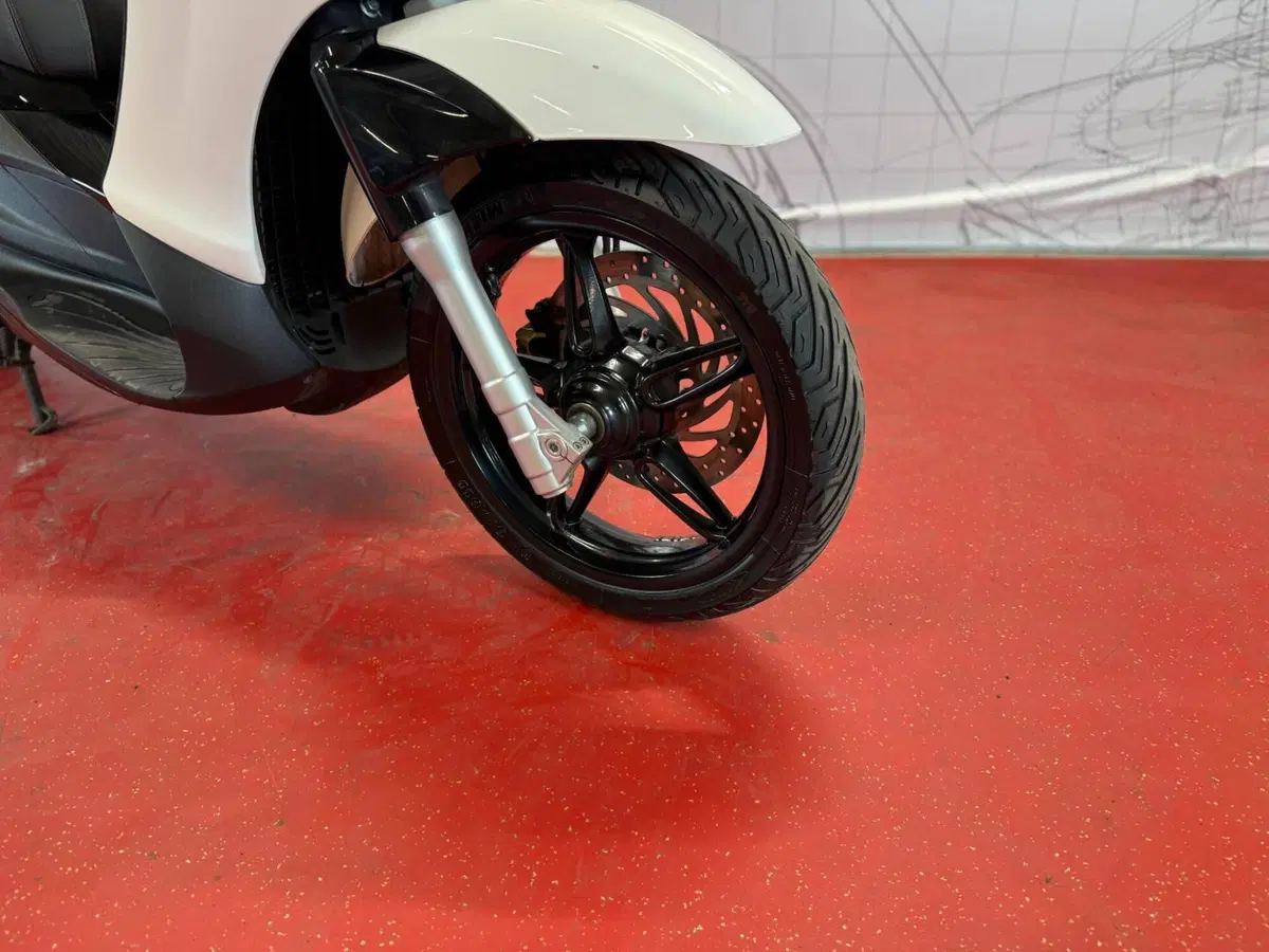 Piaggio Beverly 350 Tourer (2020) (8)