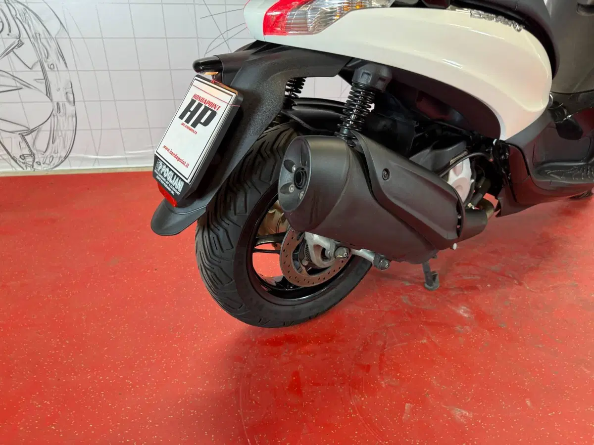 Piaggio Beverly 350 Tourer (2020) (10)