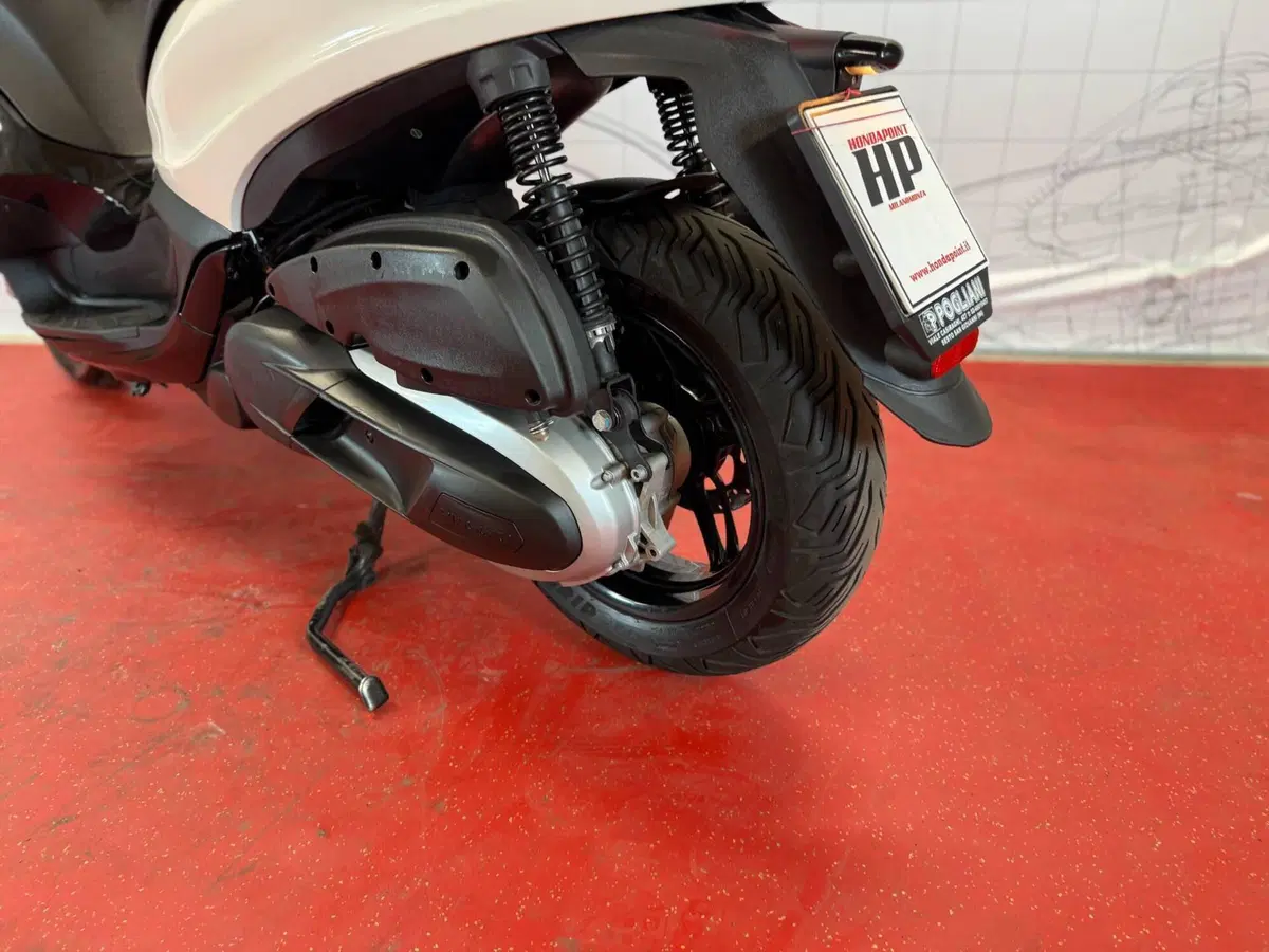 Piaggio Beverly 350 Tourer (2020) (14)