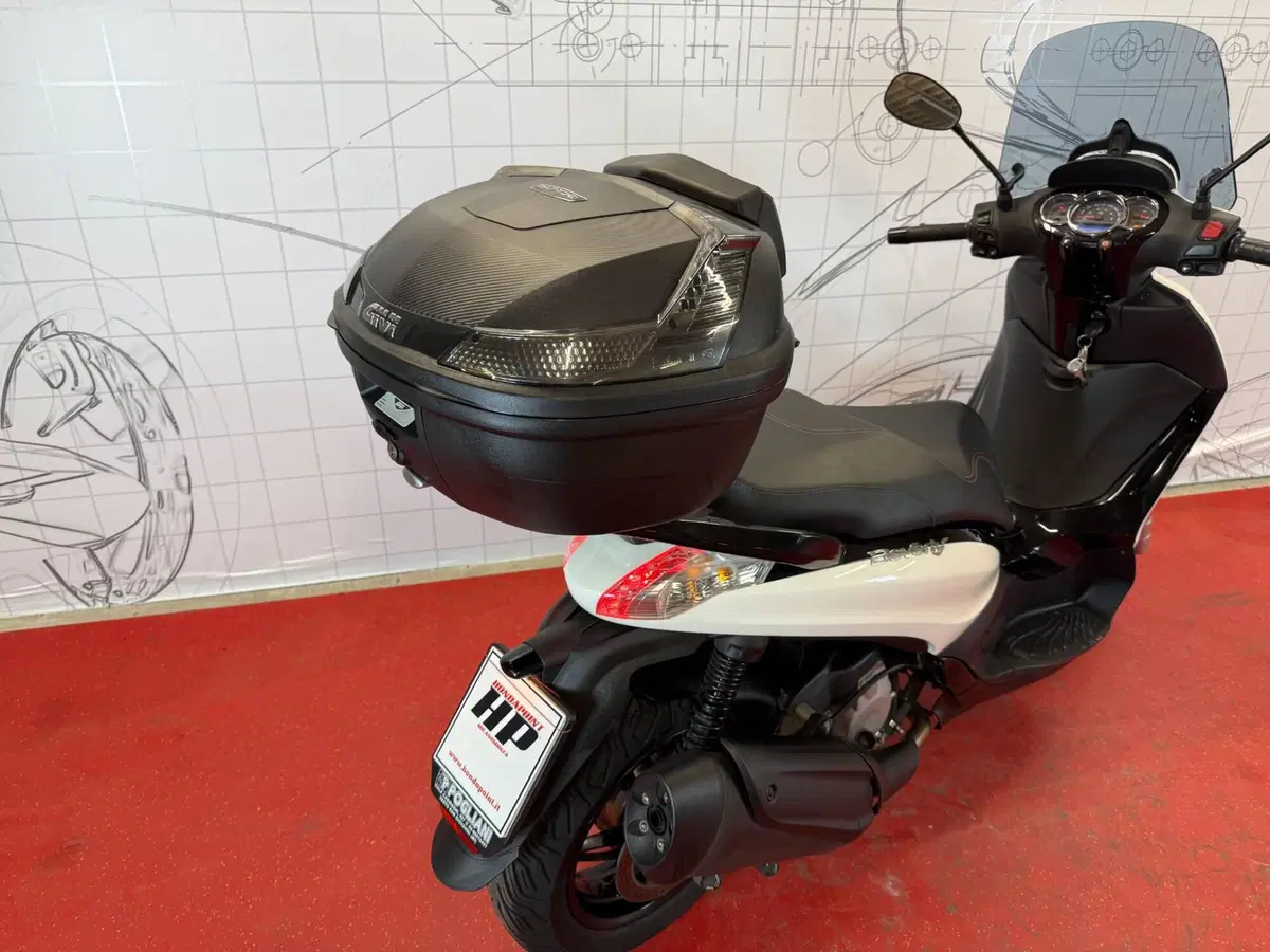 Piaggio Beverly 350 Tourer (2020) (11)