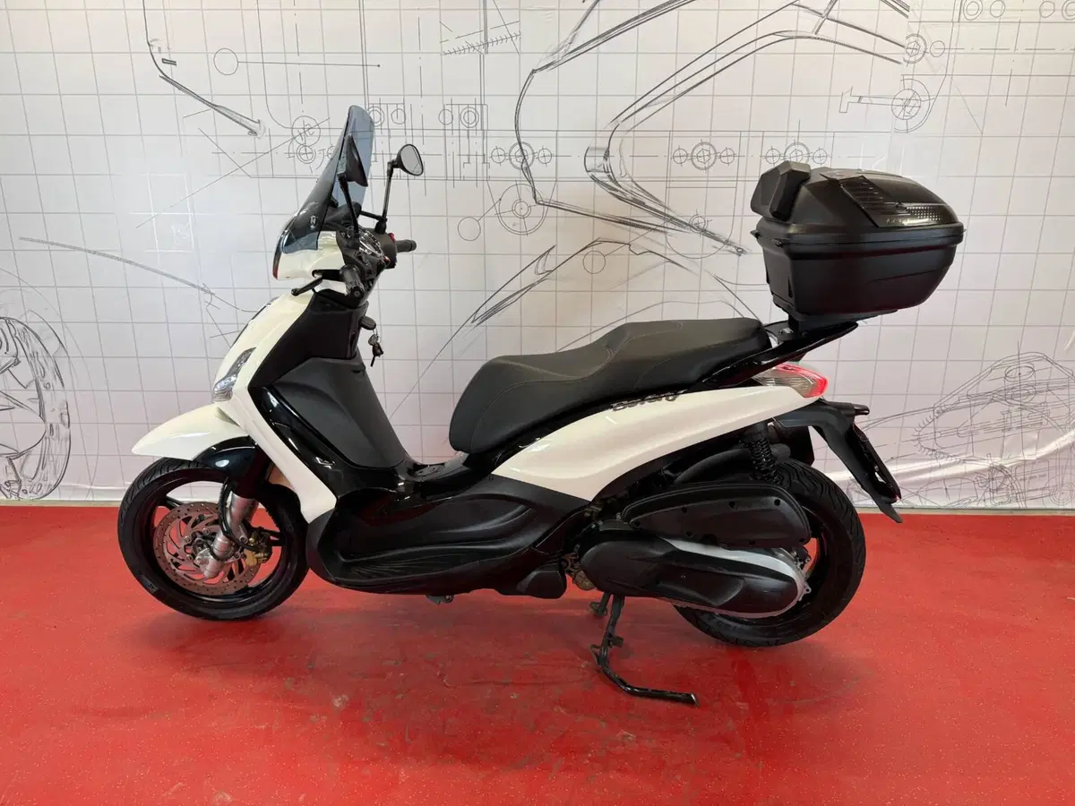 Piaggio Beverly 350 Tourer (2020) (3)