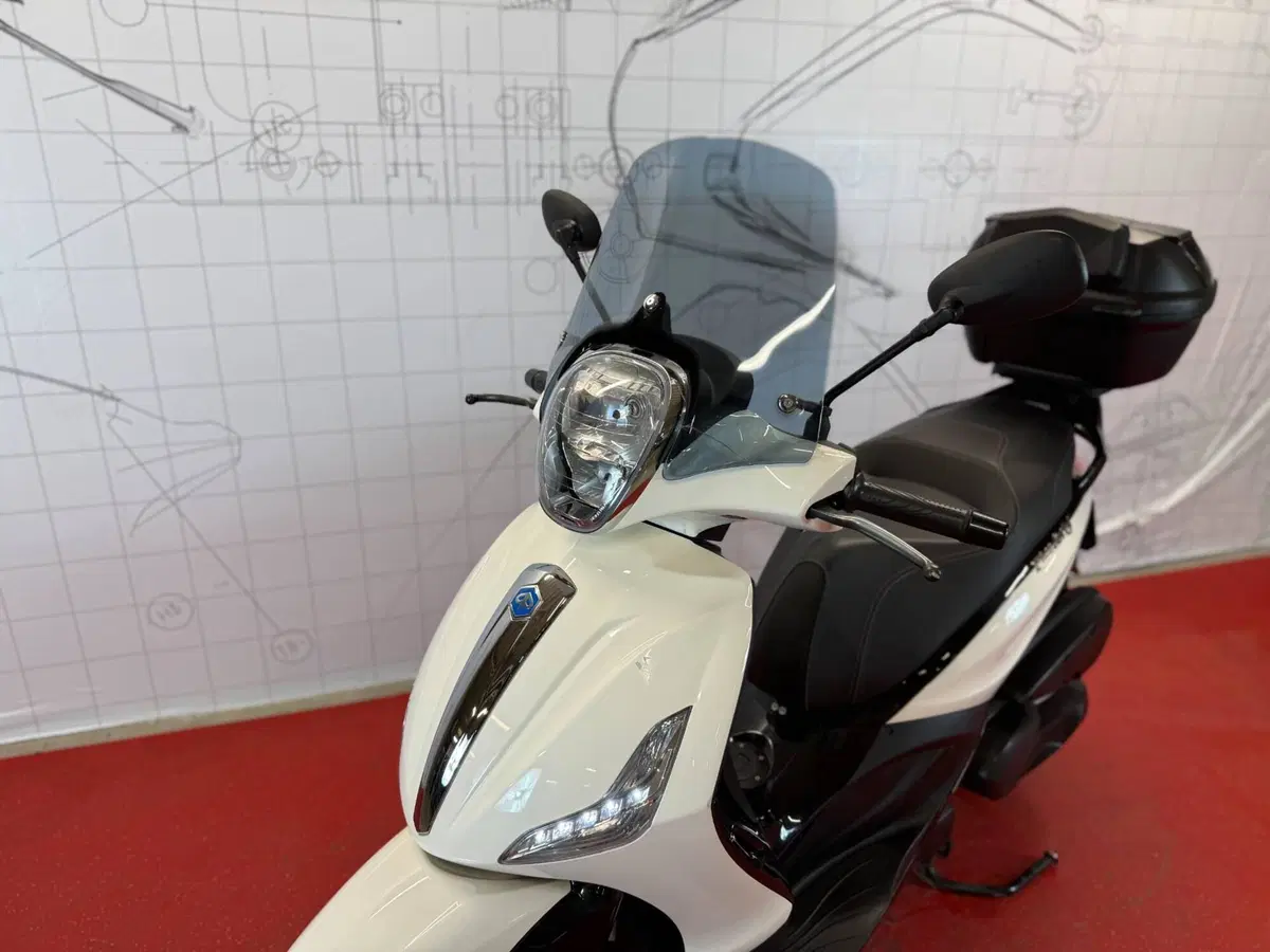 Piaggio Beverly 350 Tourer (2020) (13)