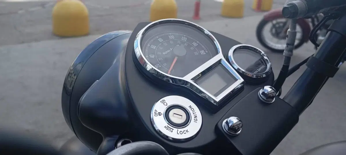 Royal Enfield Classic 350 (2021 - 26) (13)
