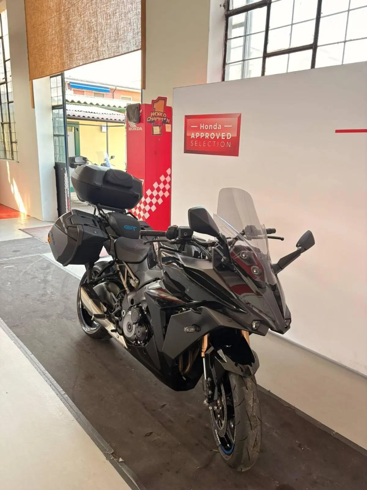 Suzuki GSX-S1000GT (2022 - 24) (4)