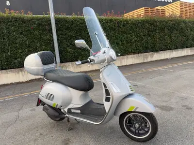 Vespa GTS 300 Super Tech (2023 - 24) usata