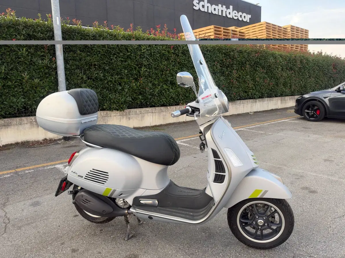 Vespa GTS 300 Super Tech (2023 - 24) (2)