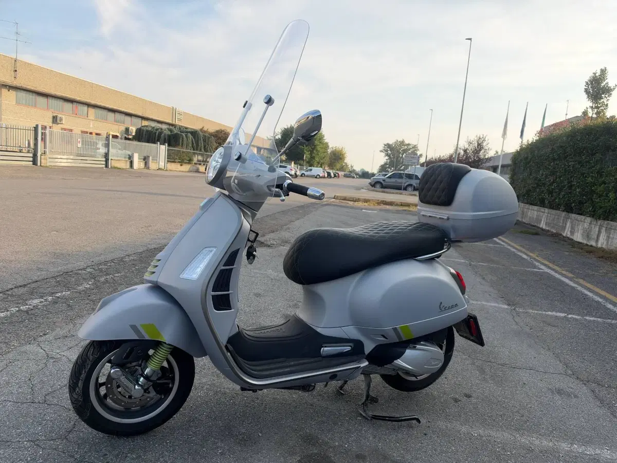 Vespa GTS 300 Super Tech (2023 - 24) (4)
