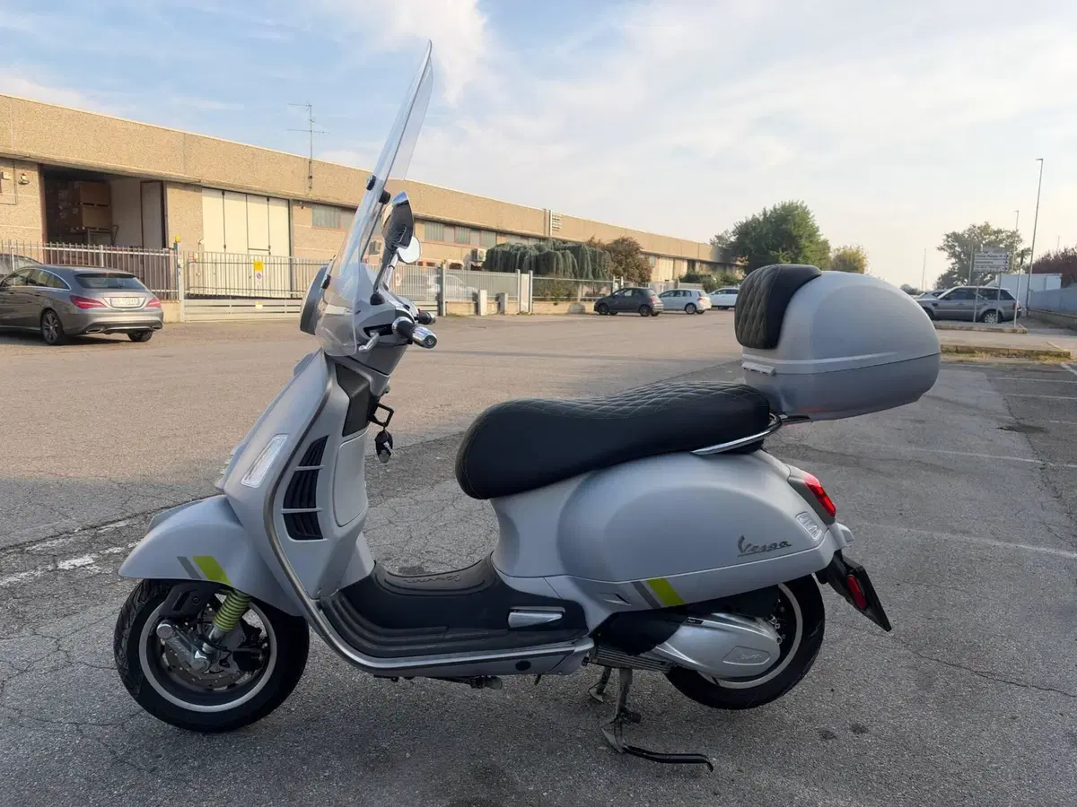 Vespa GTS 300 Super Tech (2023 - 24) (5)