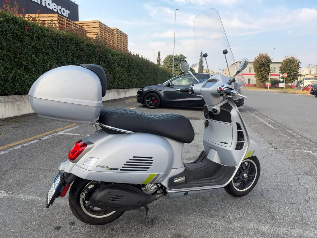 Vespa GTS 300 Super Tech (2023 - 24) (6)