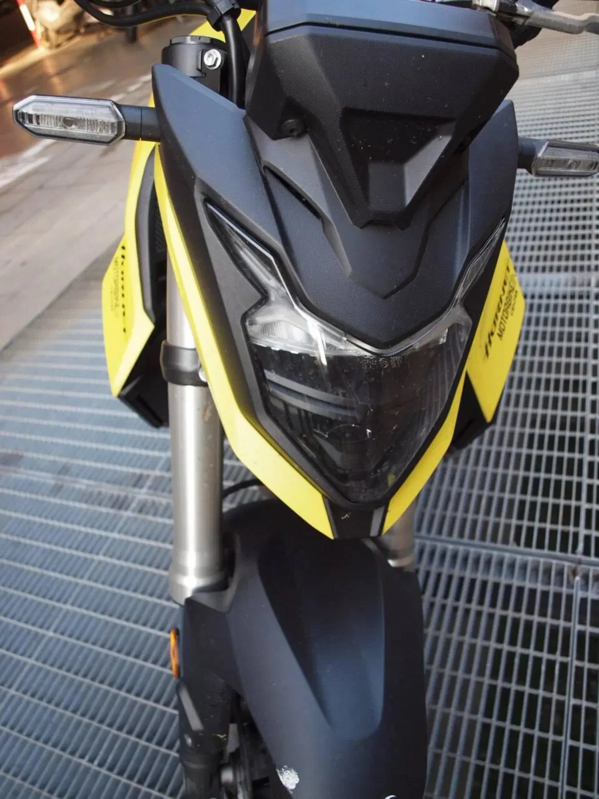 Honda CB 750 Hornet (2023 - 24) (3)