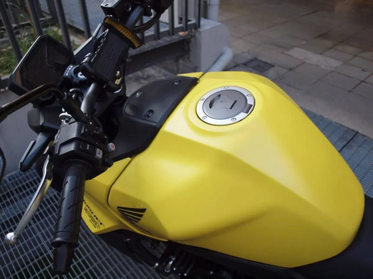 Honda CB 750 Hornet (2023 - 24) (4)