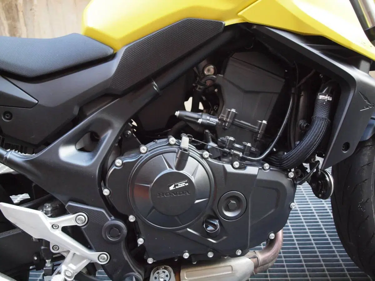 Honda CB 750 Hornet (2023 - 24) (5)